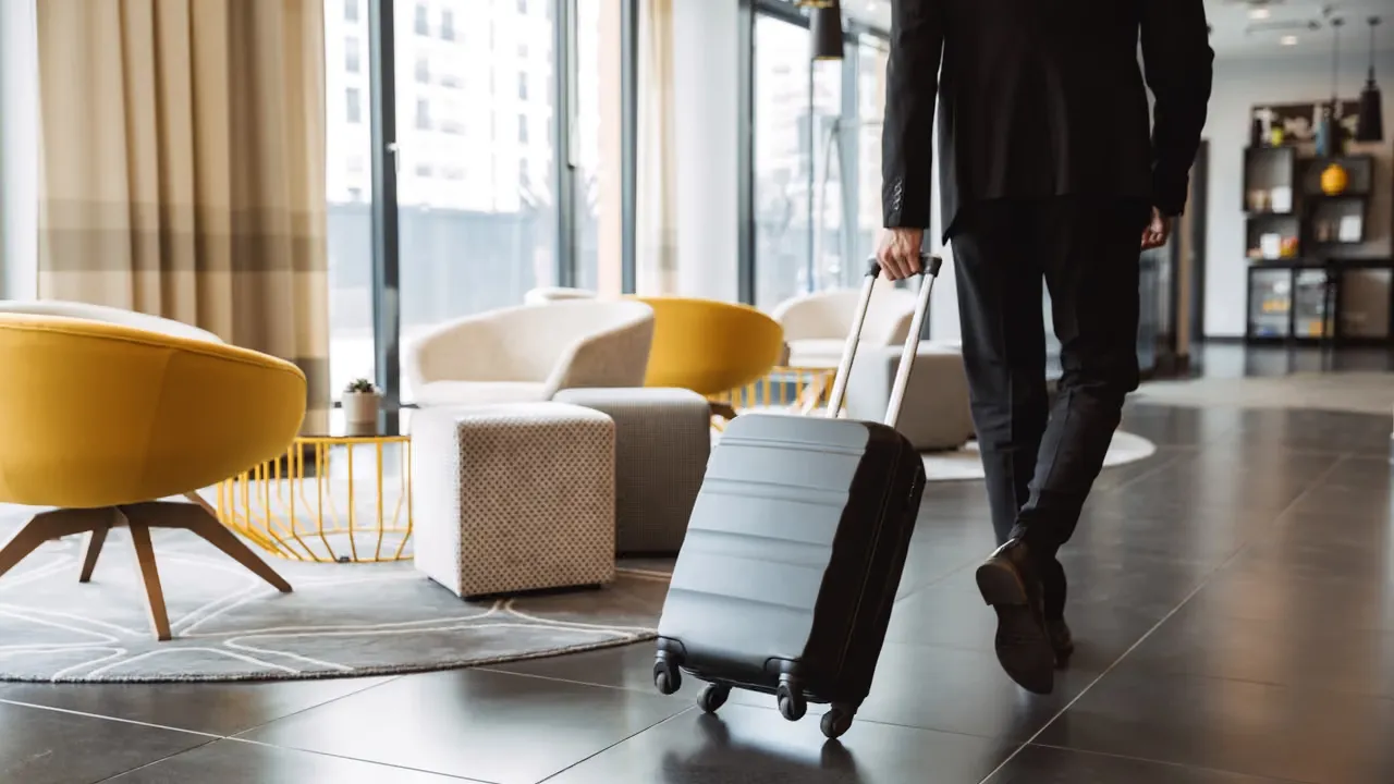 Vänder hotellbranschen med AI och VR